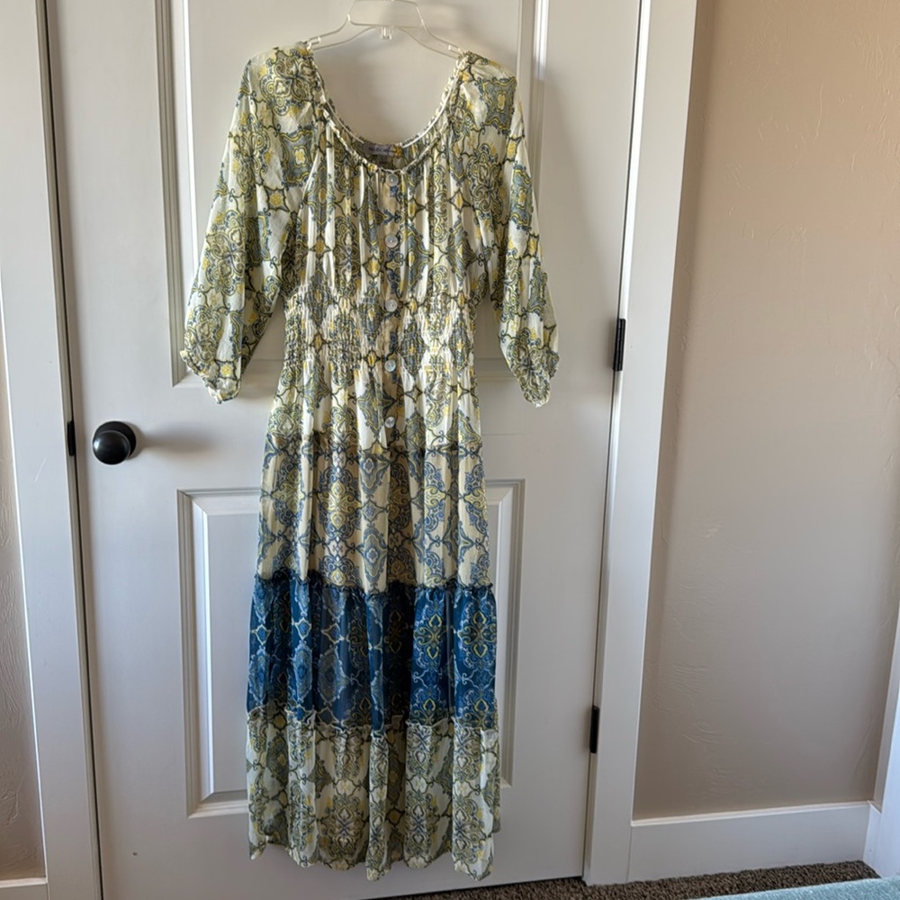 Elegant Blue and Cream Maxi Dress